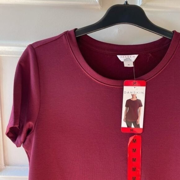 Danskin Tulip Hem Short Sleeved Tunic Top for Women Sz M in Cranberry Garnet Red - Picture 3 of 11